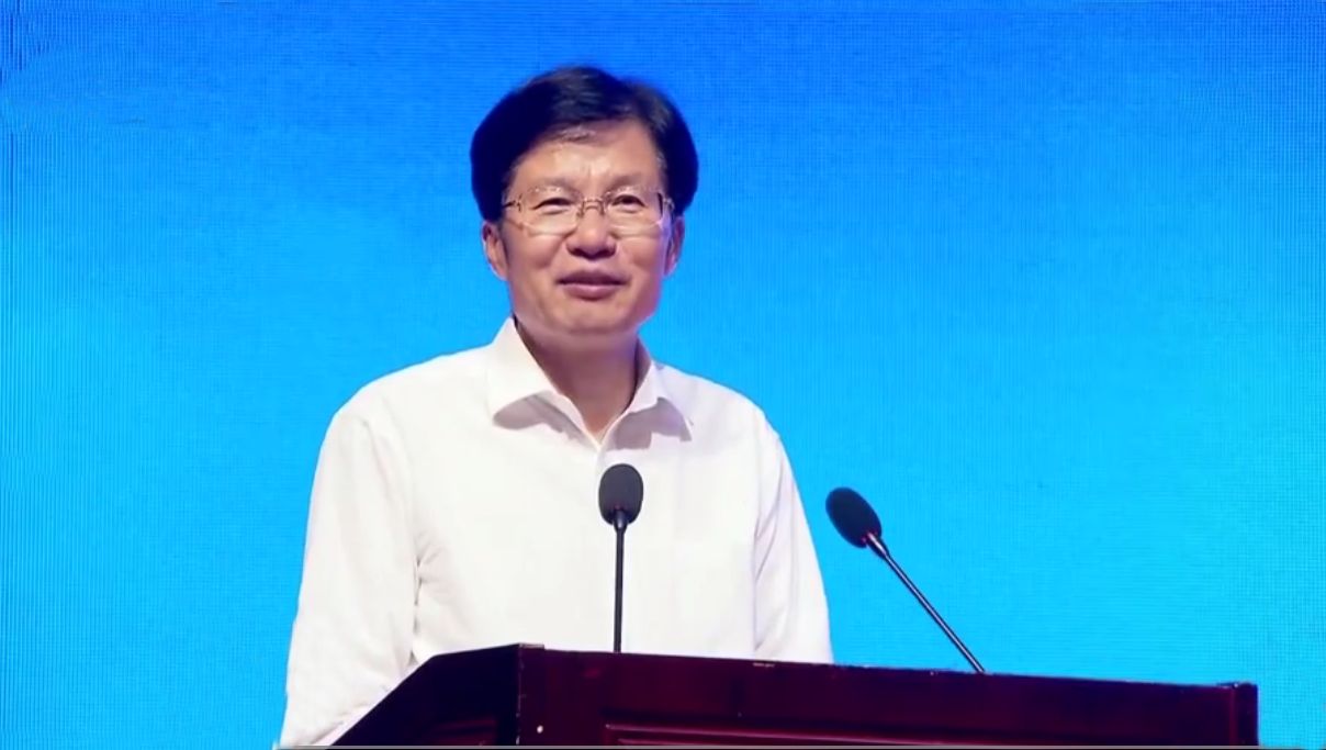 全國政協副主席、全國工商聯主席高云龍做致辭